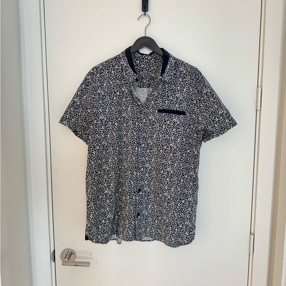 Men’s lululemon Friday night button down shirt short sleeve large